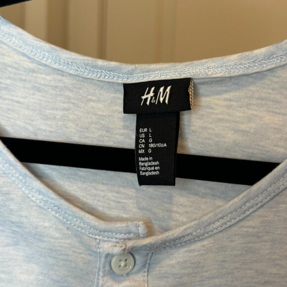 H&M Blue Shirt – Effortless Style for Every Day! - Picture 2 of 2